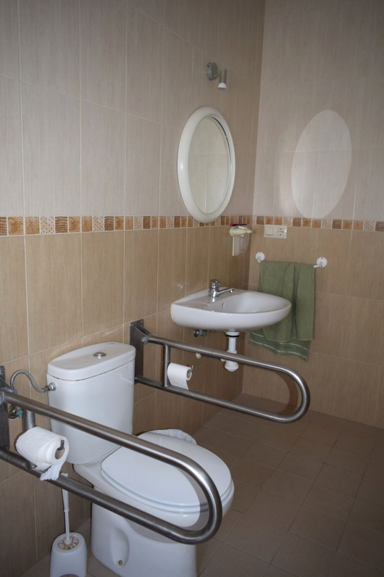 HABITACIÓN DOBLE BAÑO 2