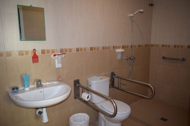 HABITACIÓN INDIVIDUAL BAÑO 1