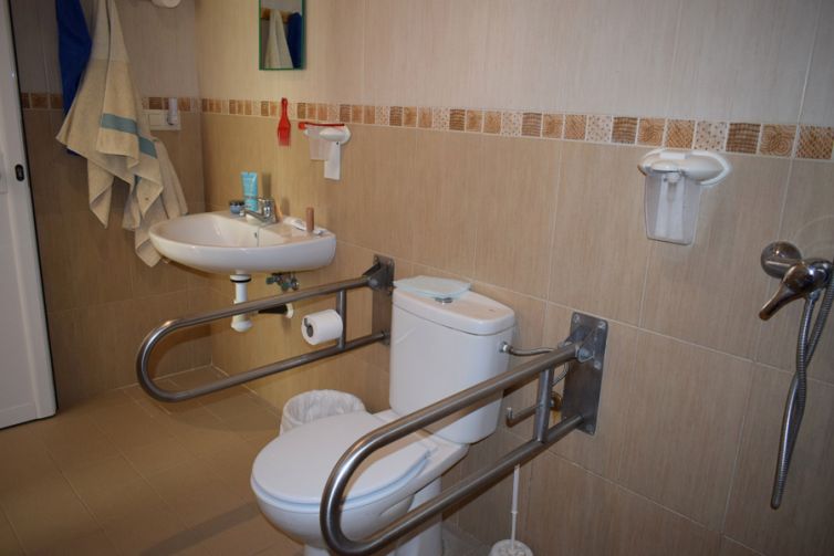 HABITACIÓN INDIVIDUAL BAÑO 2